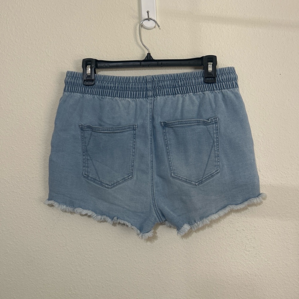 Kendall + Kylie Light Wash Denim Drawstring Frayed Hem Jogger Shorts - Picture 7 of 8